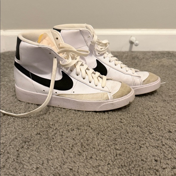 Women’s Nike Blazers - Picture 1 of 3